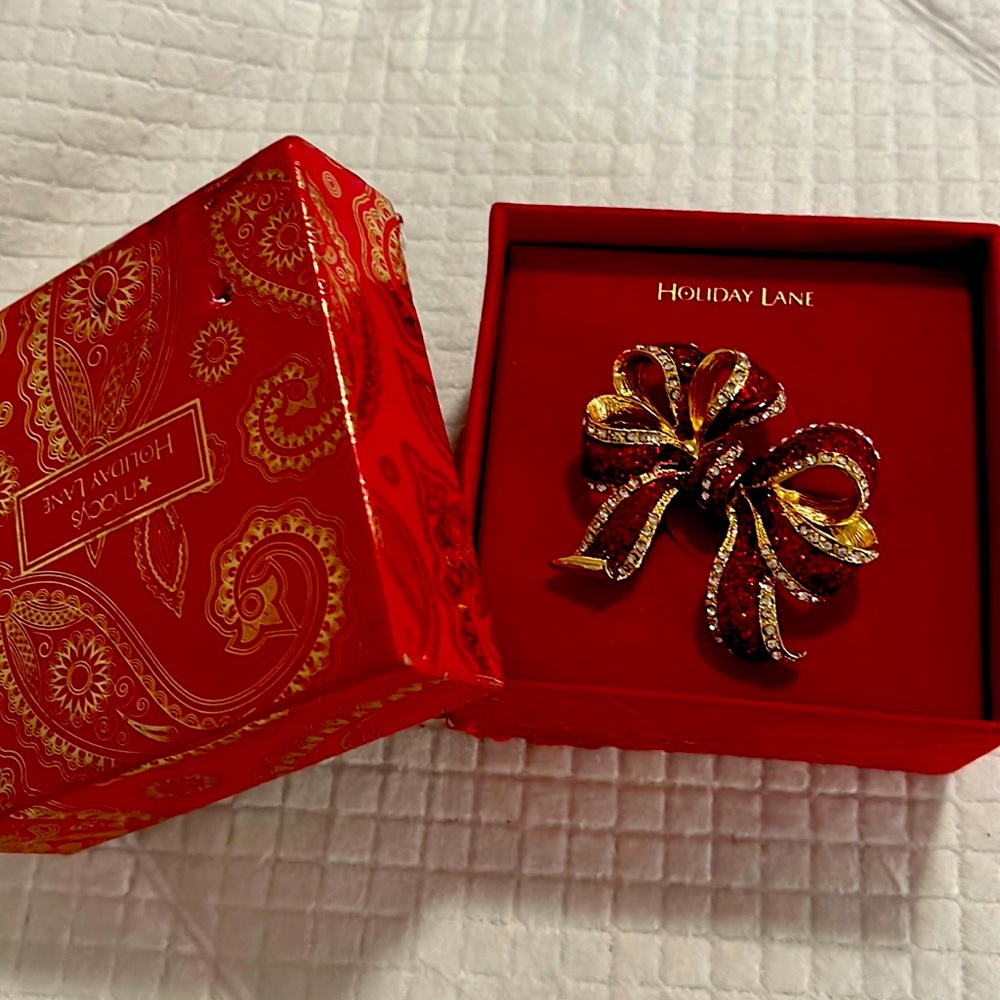 Red holiday broach